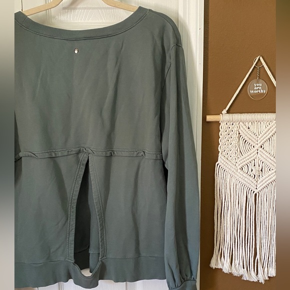 SOLD ON INSTA - Picture 3 of 3